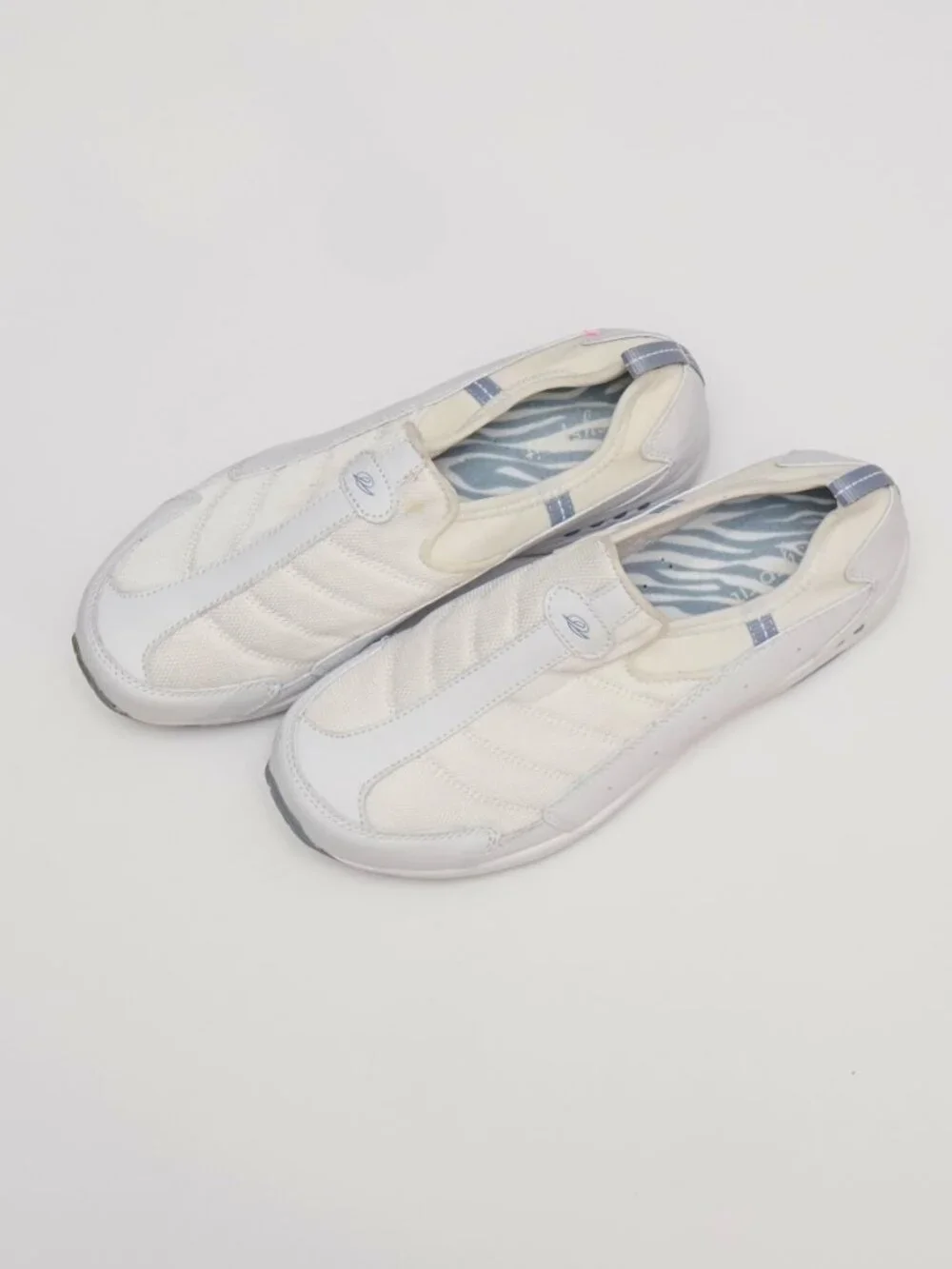 Easy Spirit women's slip-on sneakers, model, white color, size 10, lightweight.